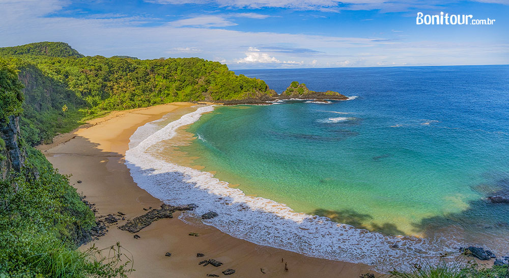 Conheça a Praia do Sancho, em Fernando de Noronha