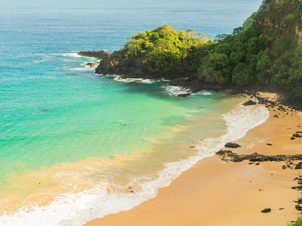 Conheça as praias de Fernando de Noronha