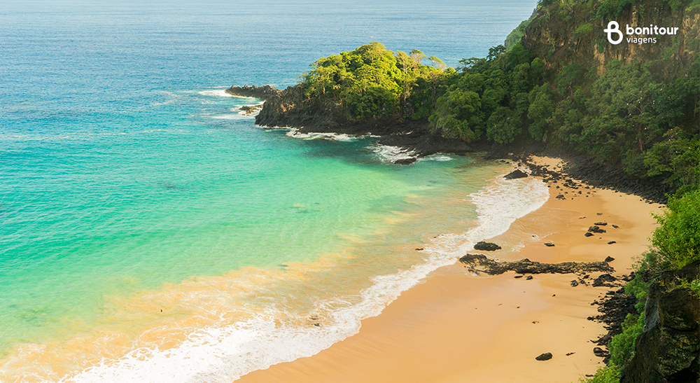 Conheça as praias de Fernando de Noronha